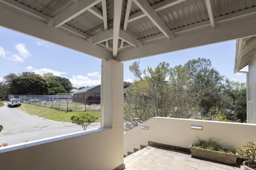 5 Bedroom Property for Sale in Kleinemonde Eastern Cape